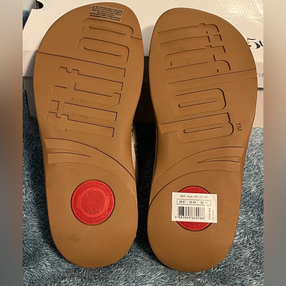 FitFlop Nude  Suede Rhinestone Thong Sandals size 9 - Picture 7 of 9